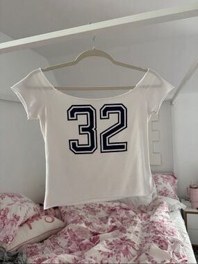 Brandy Melville “John Galt” Cropped Off the Shoulder “32” Top